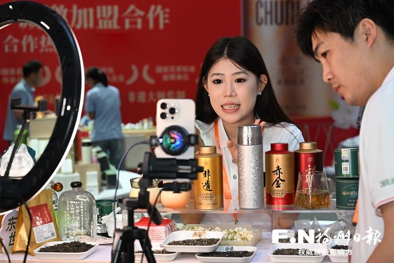 海交会推介区:摊主变主播 云端卖好货 海交会推介区:摊主变主播 云端卖好货