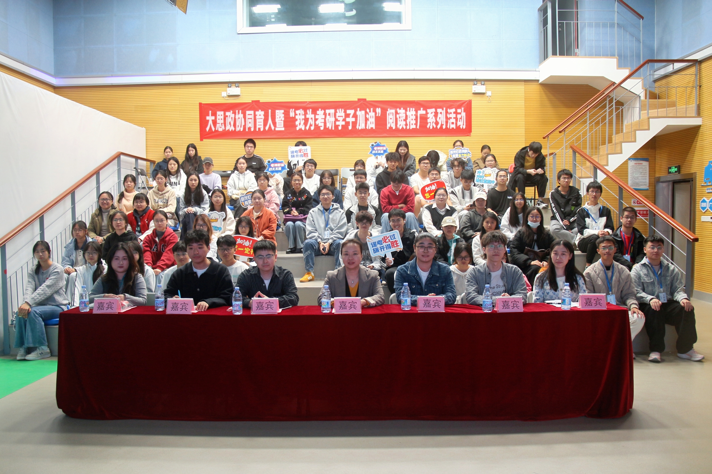 4.师生合影.jpg