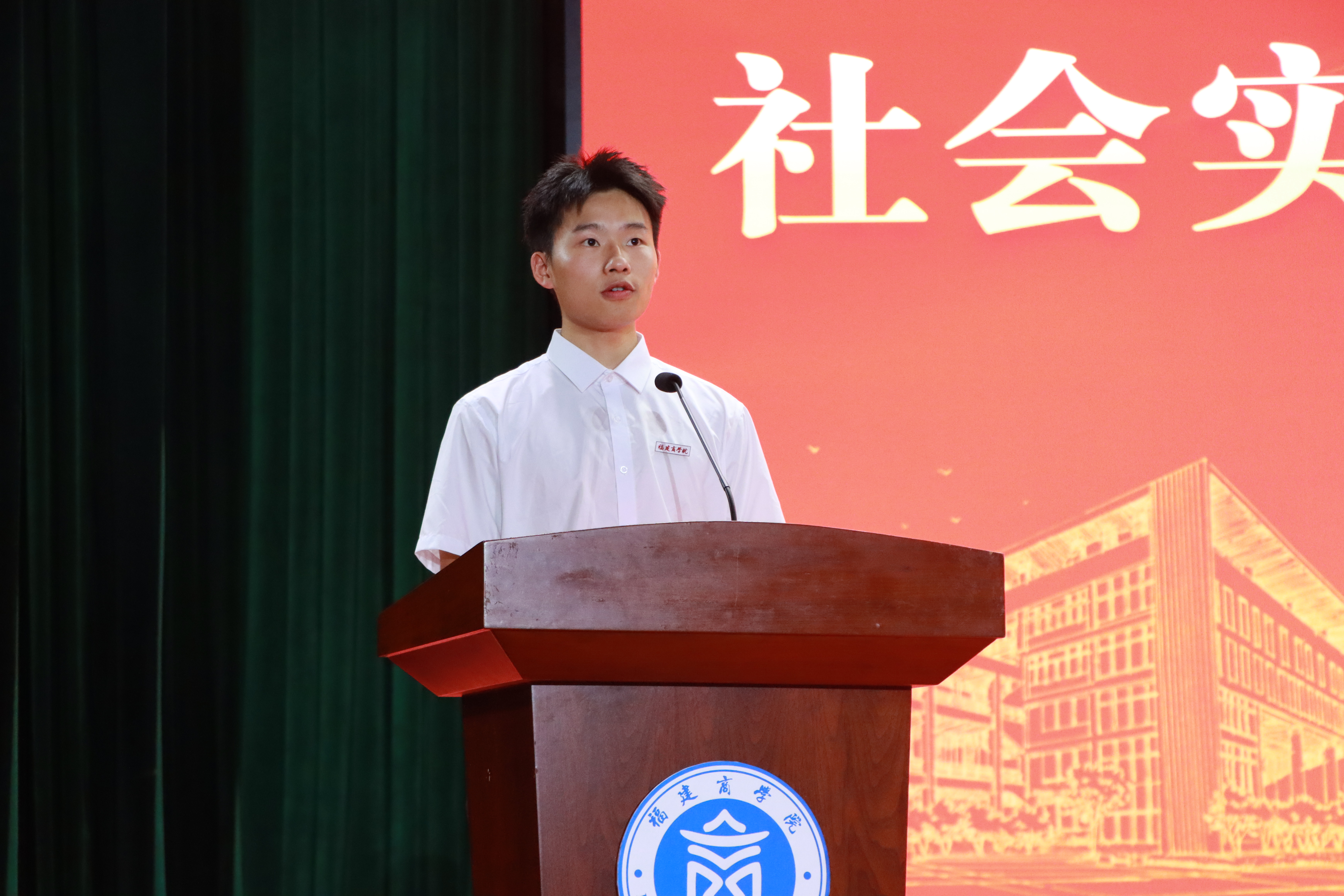 学生代表发言.JPG